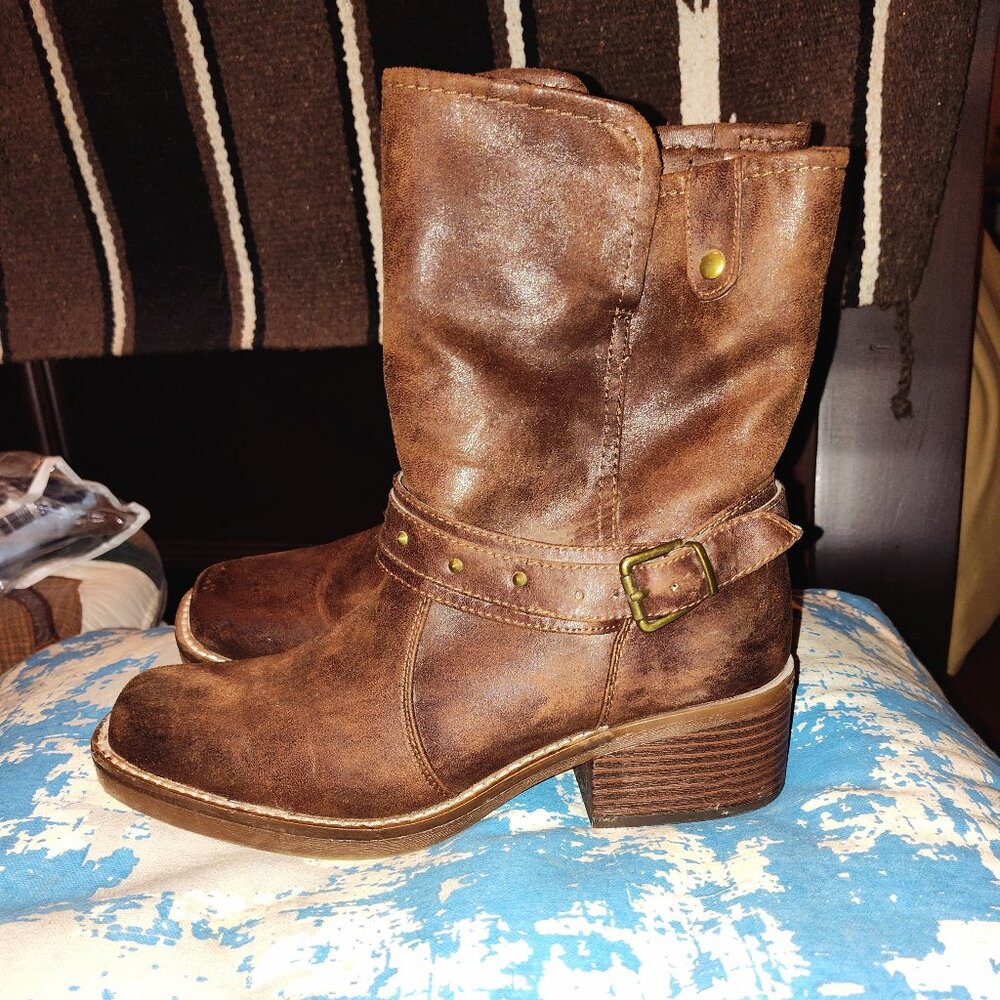 Women's Brown Weathered Leather Look Boots w/ side zipper; Size 9
